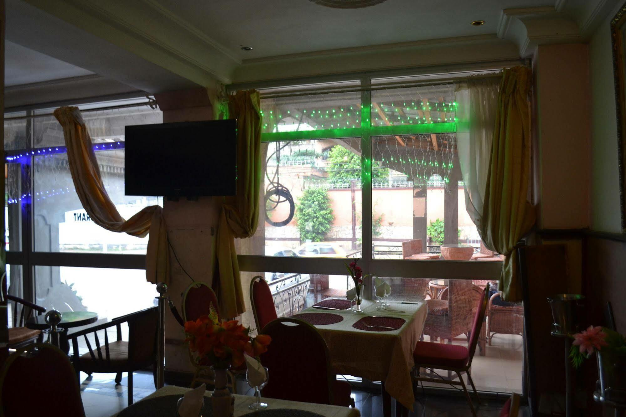 Hotel Le Diplomate ยาอุนเด ภายนอก รูปภาพ